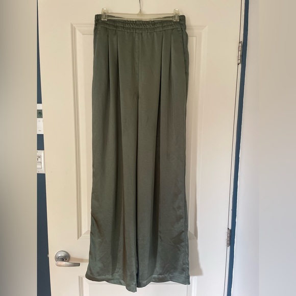 Dynamite Satin Wide-Leg Pants - Green kaki olive - Picture 2 of 9